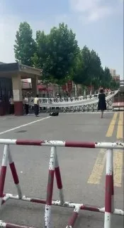 山东省菏泽市单县人民路中学违规开办补课班，不开空调，孩子热死在学校