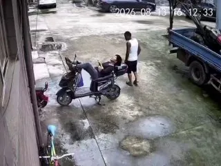 偷偷亲嘴 谁受得了啊