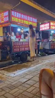 山西，鸡蛋灌饼好吃得到了 美女顾客的好评！